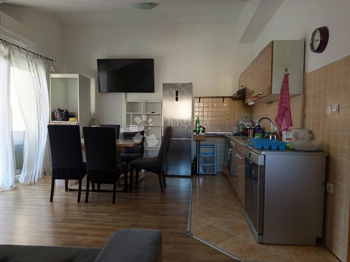 Stanovanje Centar, Pula, 65m2