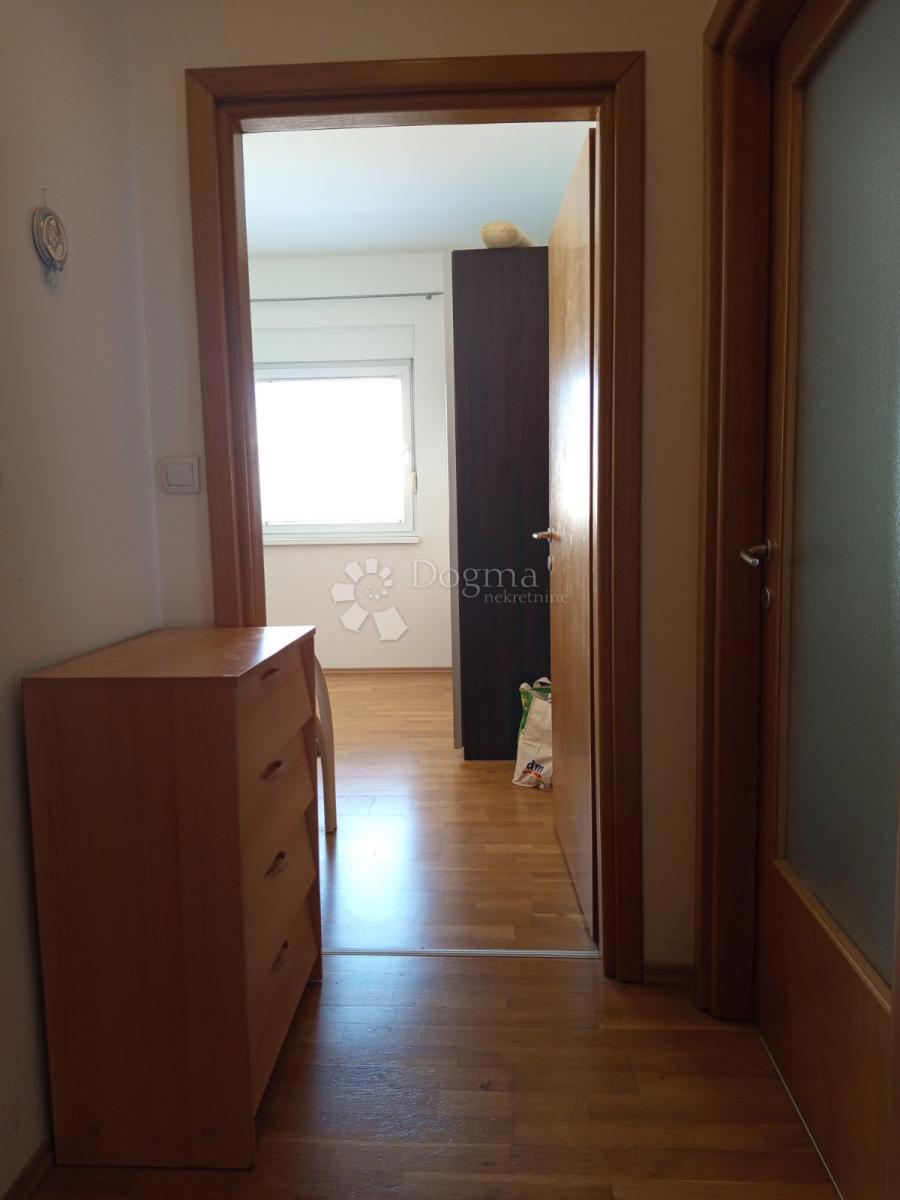 Stanovanje Centar, Pula, 65m2