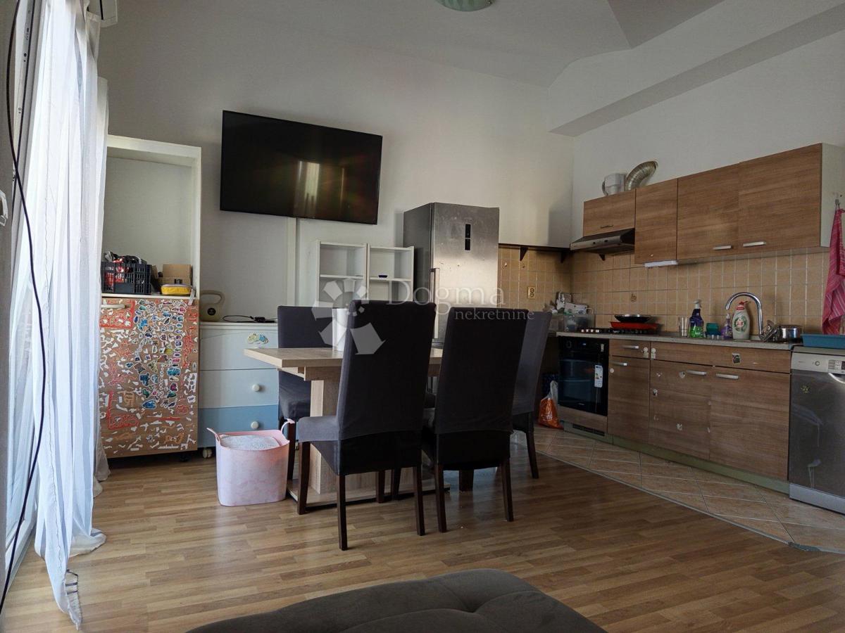 Stanovanje Centar, Pula, 65m2