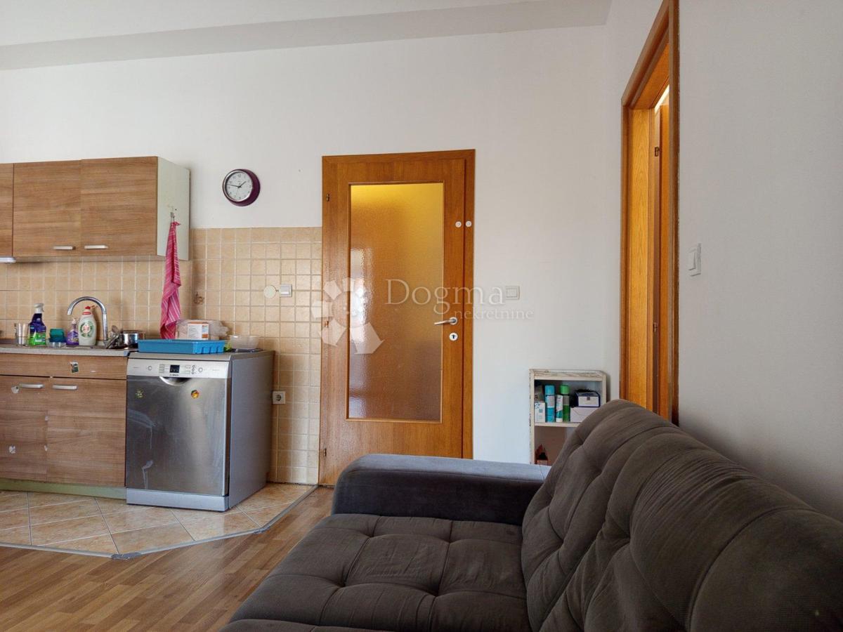 Stanovanje Centar, Pula, 65m2