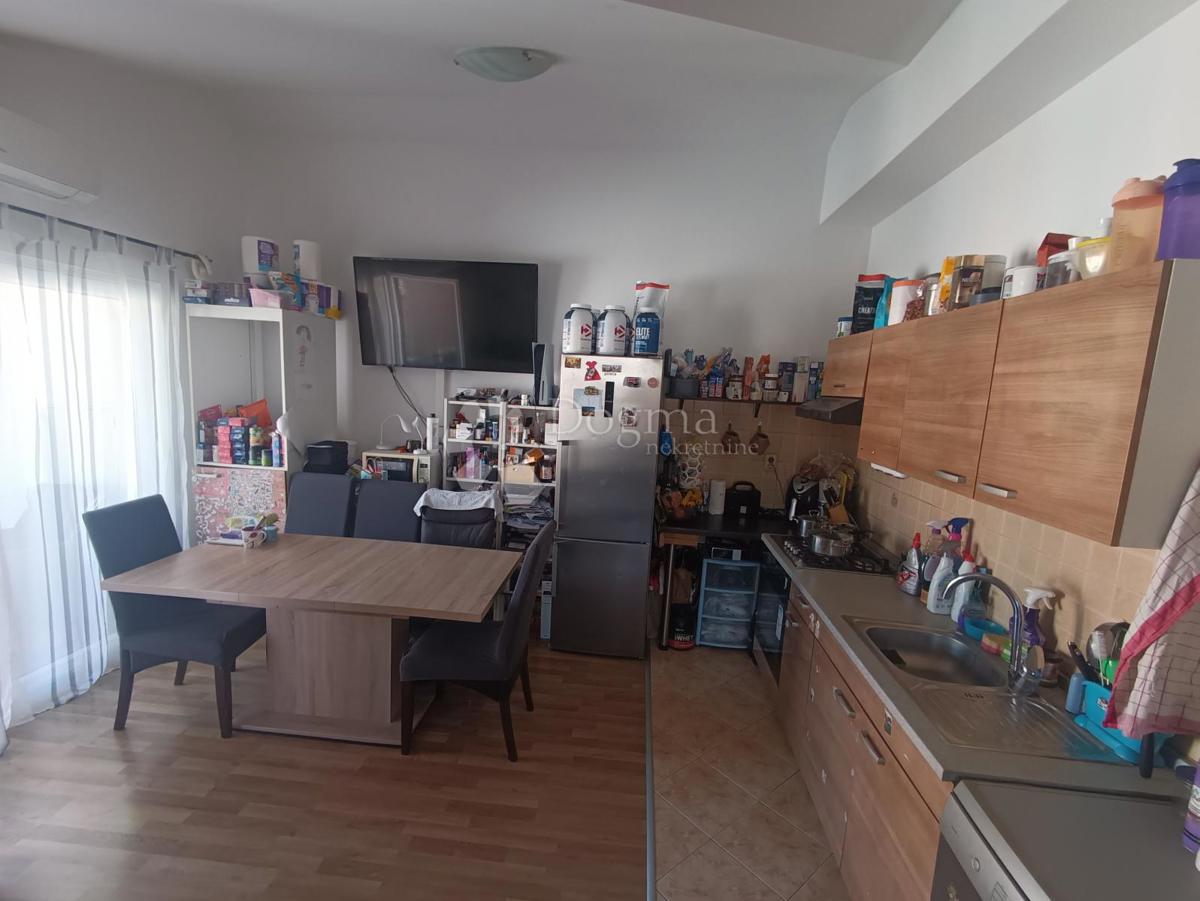 Stanovanje Centar, Pula, 65m2