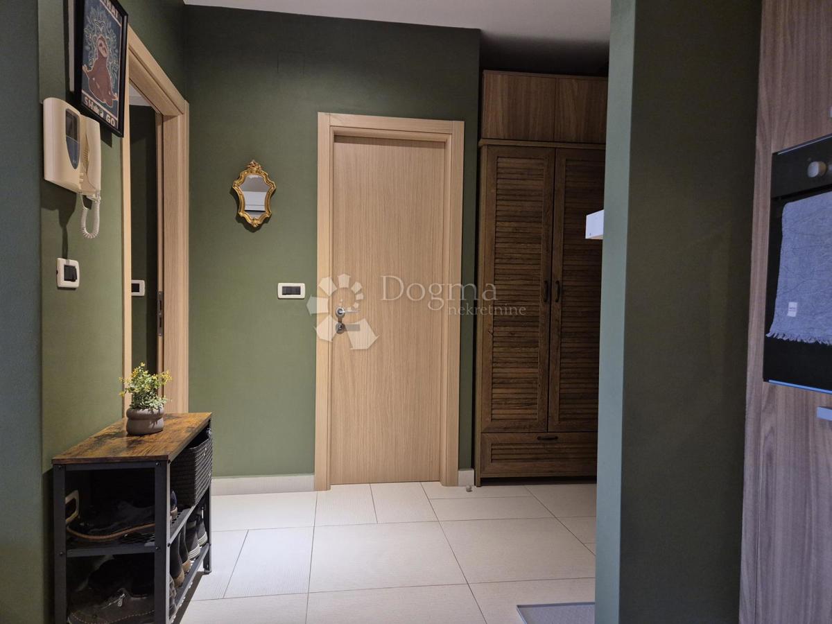 Sončno stanovanje v Rovinjskem Selu