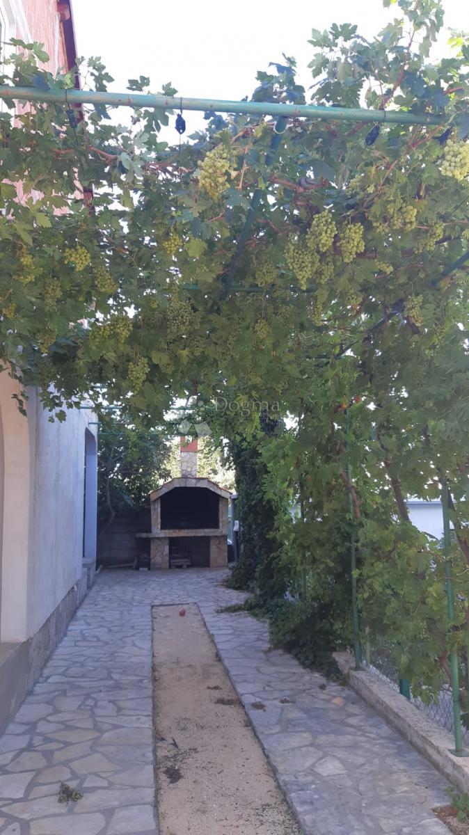 Hiša Pirovac, 170m2