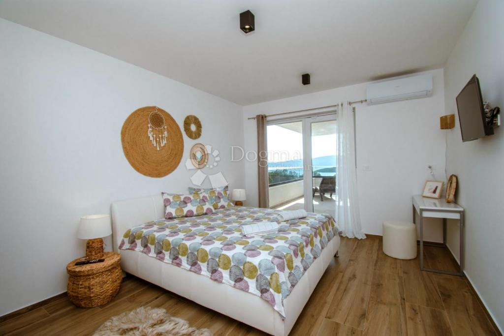 ČUDOVITA VILLA POMER