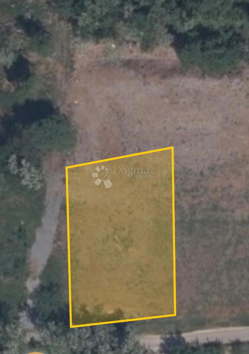Zazidljivo zemljišče Labin, 1.656m2