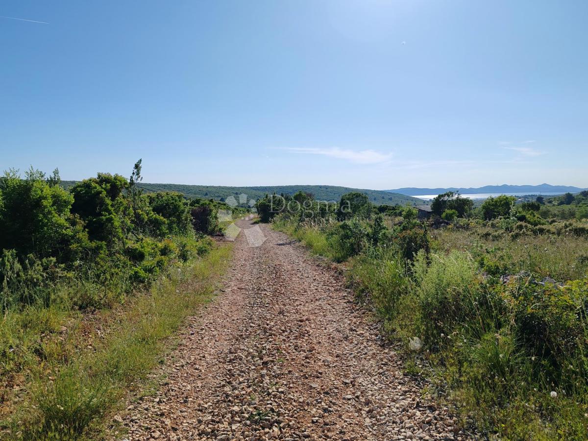 Zazidljivo zemljišče Debeljak, Sukošan, 8.444m2