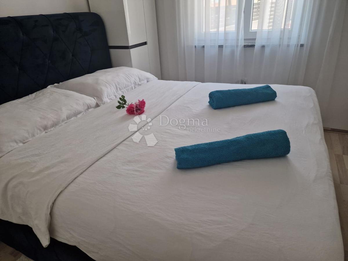 ČUDOVITA HIŠA Z BAZENOM IN 2 JACUZZIJEMA ter možnostjo hiše z 2 ločenima stanovanjema