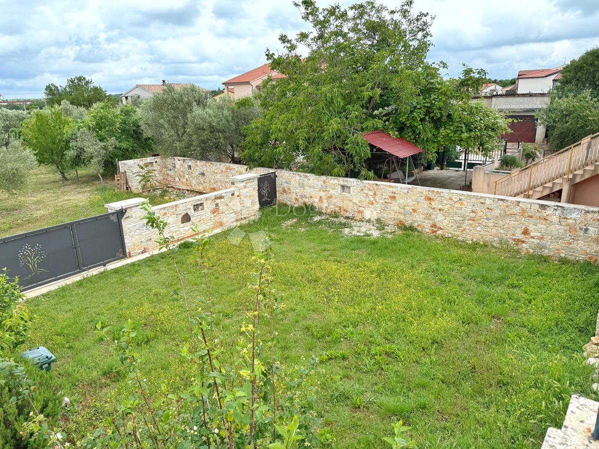 PRILOŽNOST - HIŠA ZA OBNOVO Z VRTOM V CENTRU VODNJANA