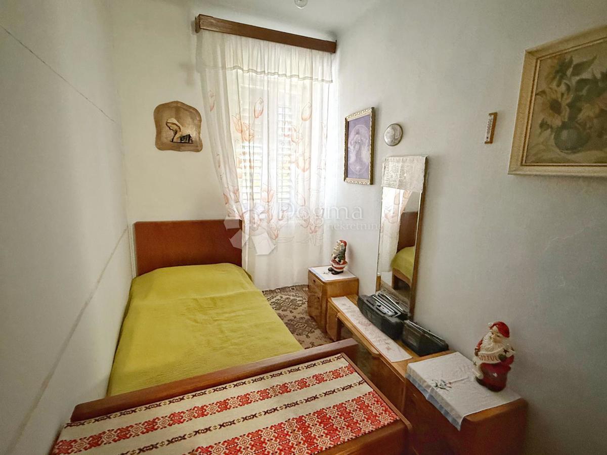 PRILOŽNOST - HIŠA ZA OBNOVO Z VRTOM V CENTRU VODNJANA