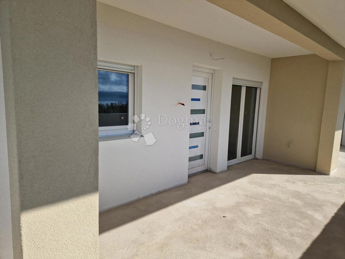 Stanovanje Maslenica, Jasenice, 5.516m2