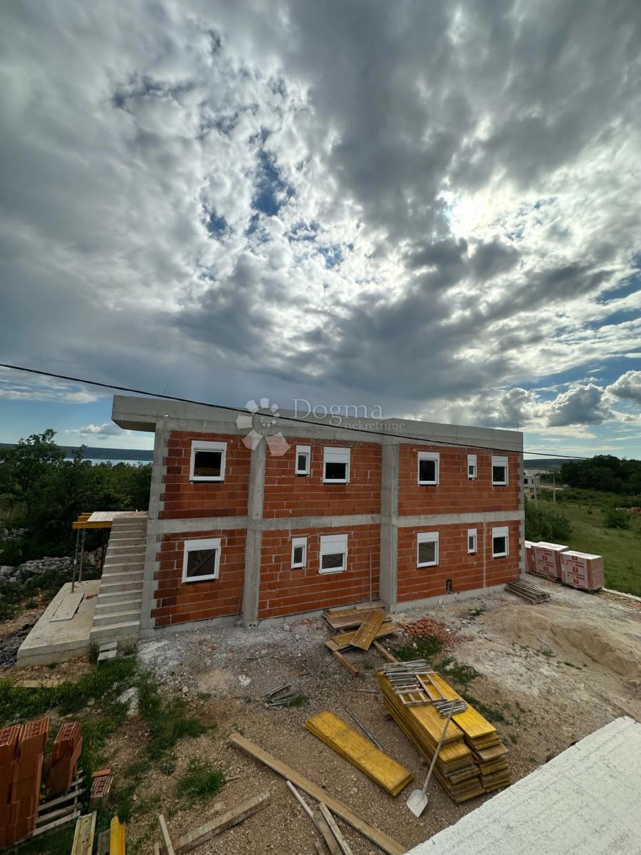 Stanovanje Maslenica, Jasenice, 5.516m2