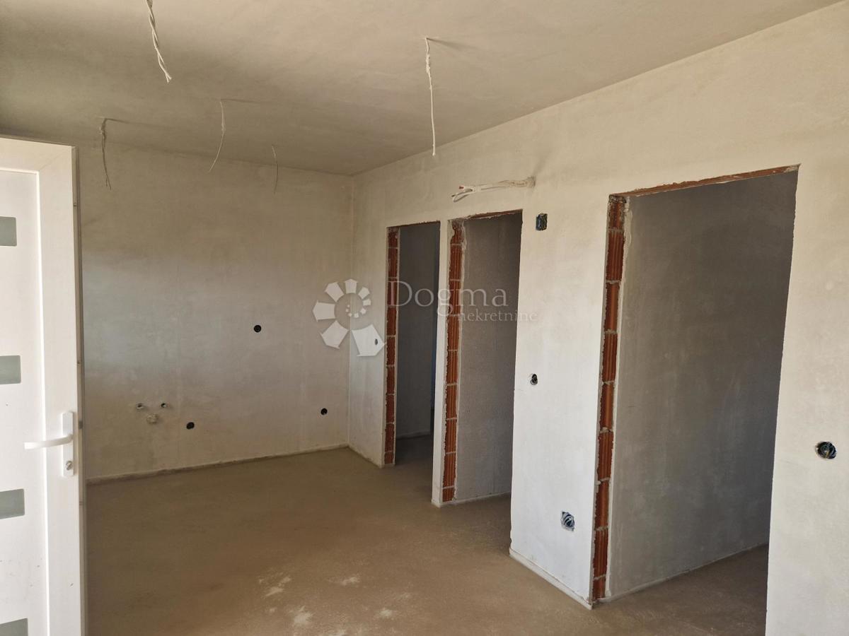 Stanovanje Maslenica, Jasenice, 5.516m2