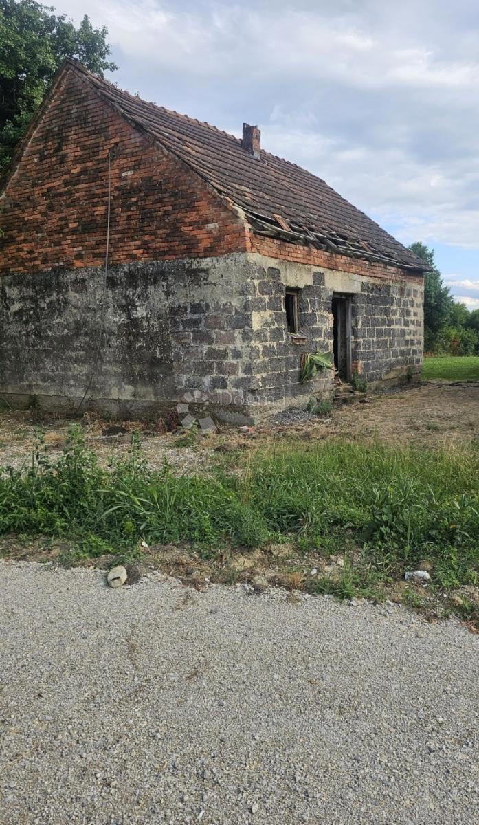 Zazidljivo zemljišče Lukavec Sutlanski, Dubravica, 1.585m2
