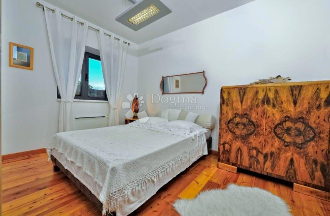 Hiša Zlarin, Šibenik - Okolica, 168m2