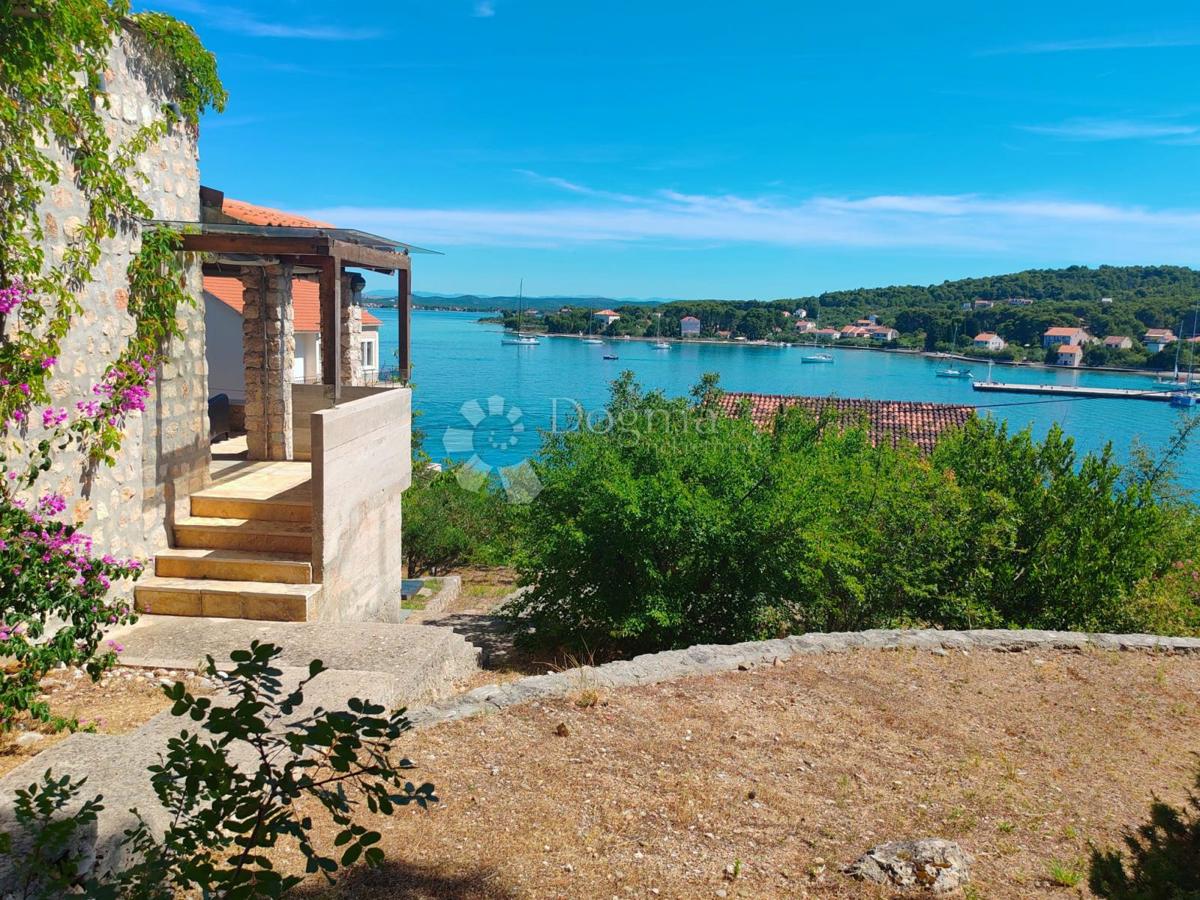 Hiša Zlarin, Šibenik - Okolica, 168m2