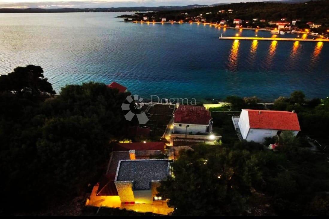 Hiša Zlarin, Šibenik - Okolica, 168m2
