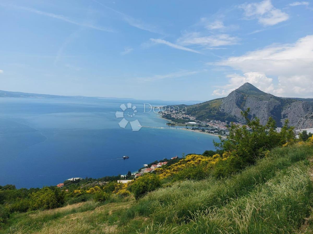 Zazidljivo zemljišče Omiš, 1.611m2
