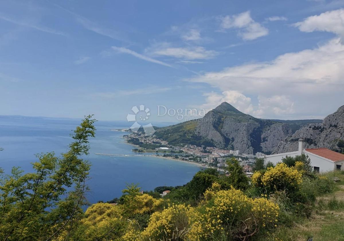 Zazidljivo zemljišče Omiš, 1.611m2