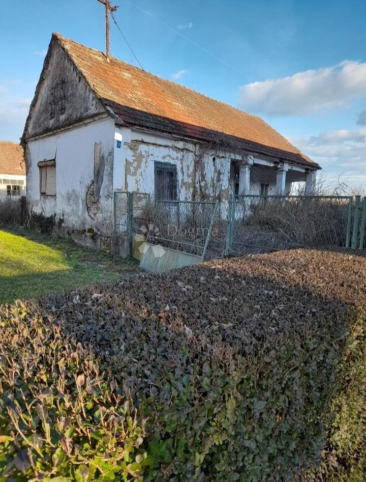 Hiša Kneževi Vinogradi, 1.881m2