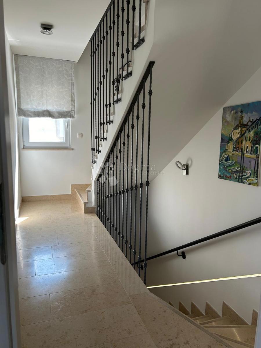 Hiša Dobrinj, 280m2