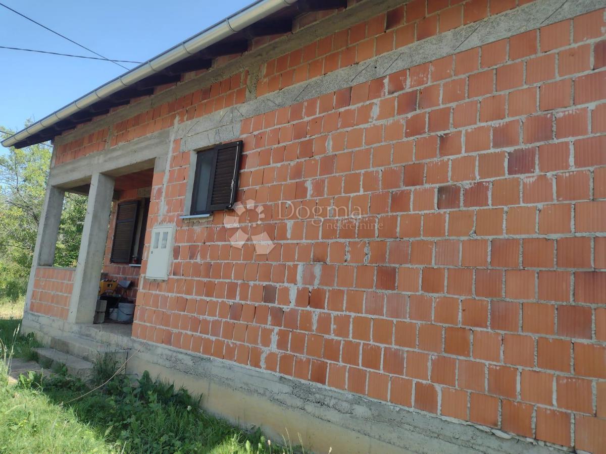 Hiša Dugo Selo Lasinjsko, Gvozd, 75m2
