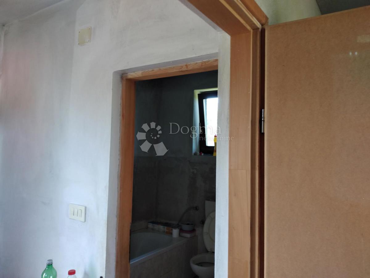Hiša Dugo Selo Lasinjsko, Gvozd, 75m2