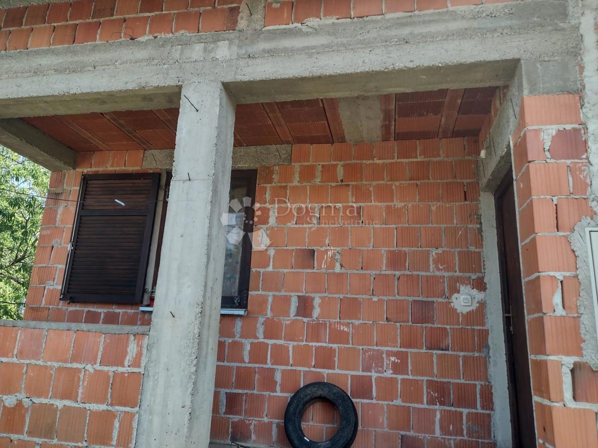 Hiša Dugo Selo Lasinjsko, Gvozd, 75m2