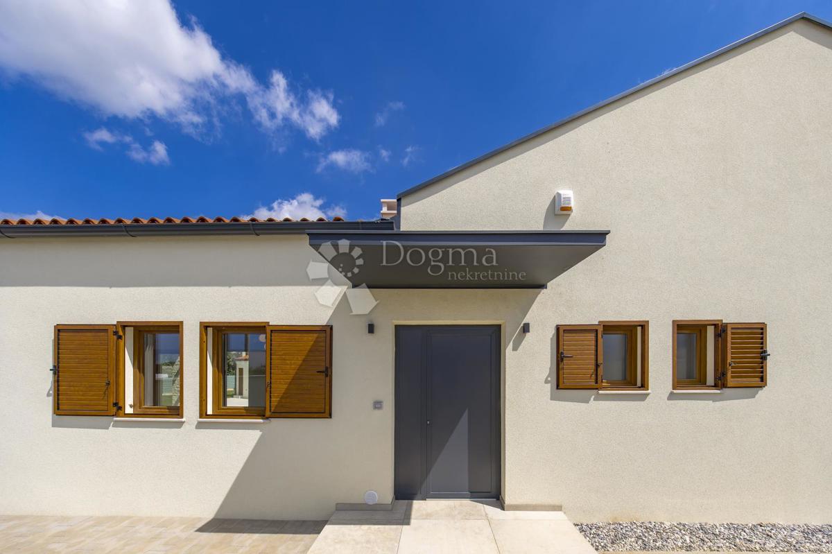 ČUDOVITA DRUŽINSKA HIŠA Z BAZENOM V SREDNJI ISTRI