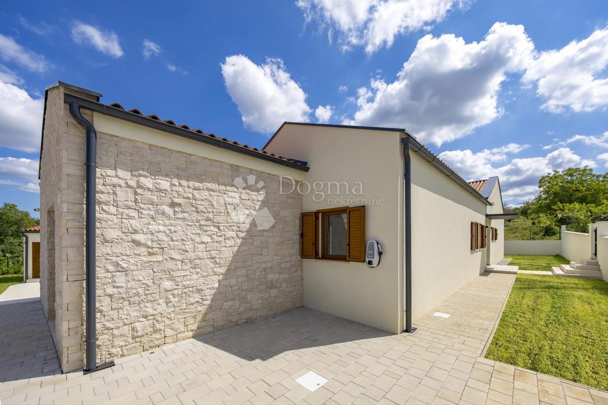 ČUDOVITA DRUŽINSKA HIŠA Z BAZENOM V SREDNJI ISTRI