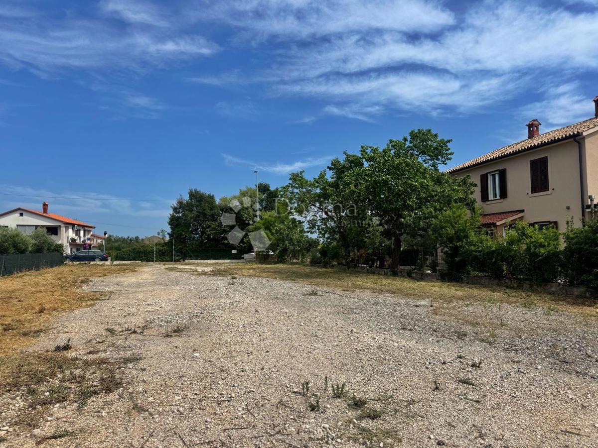 Zazidljivo zemljišče Loborika, Marčana, 430m2