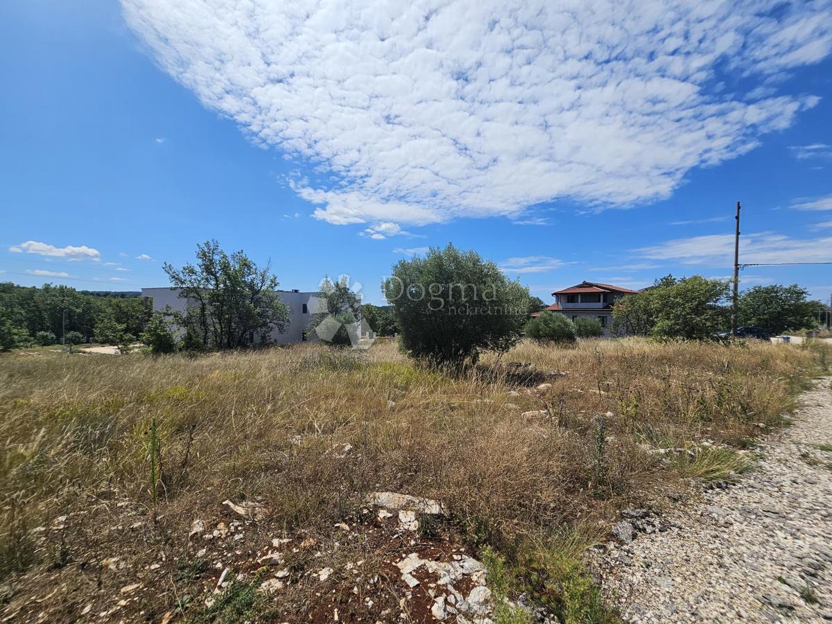 Zazidljivo zemljišče Buje, 774m2