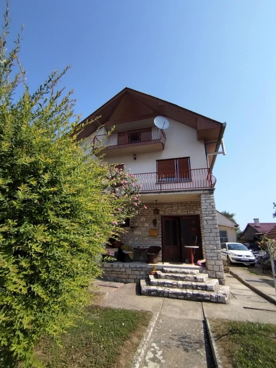 Hiša Centar, Virovitica, 180m2