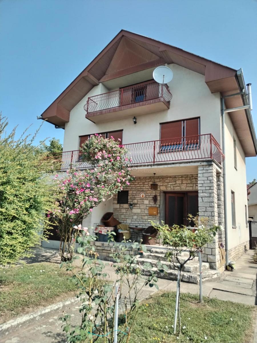 Hiša Centar, Virovitica, 180m2