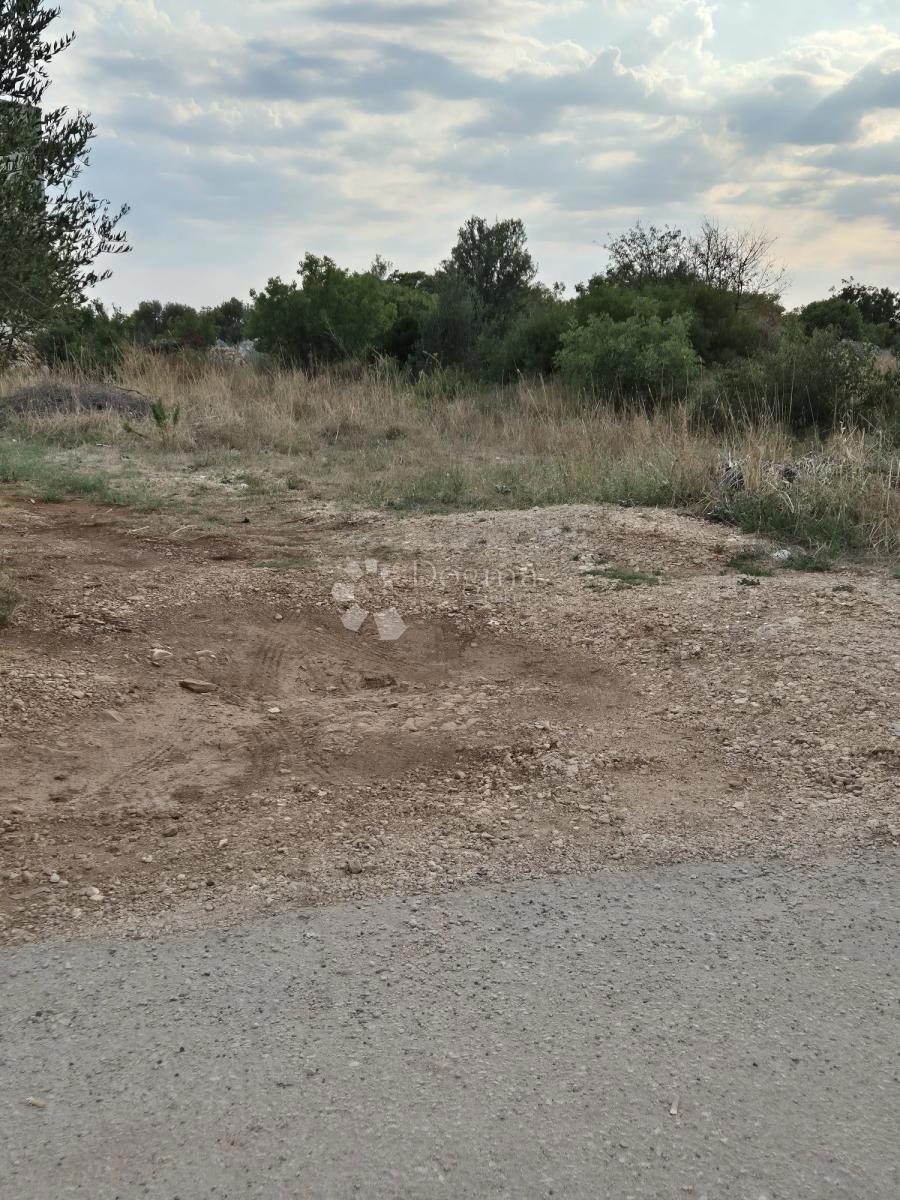 Zazidljivo zemljišče Okrug Gornji, Okrug, 987m2