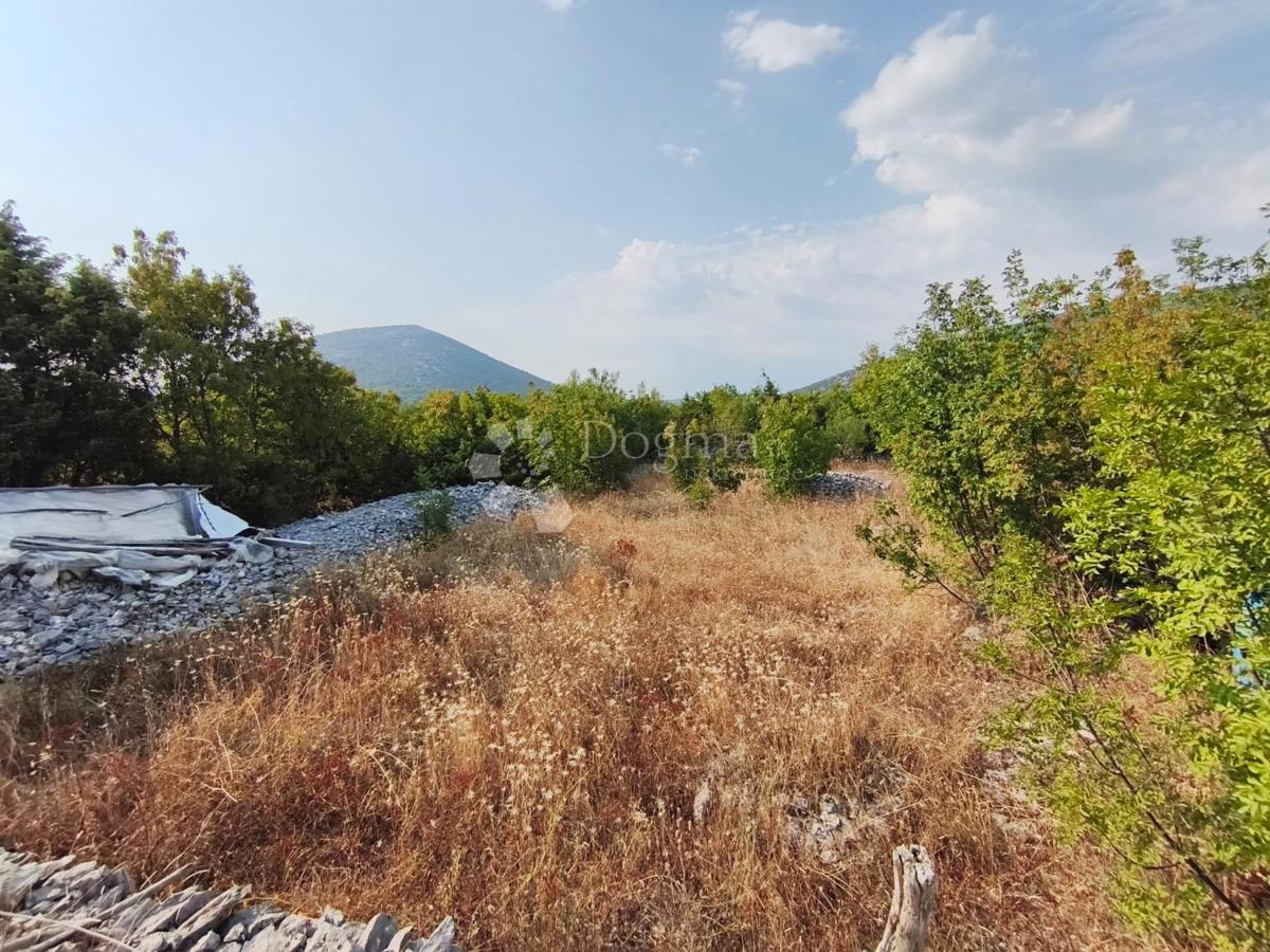 Zazidljivo zemljišče Seget Gornji, Seget, 2.474m2