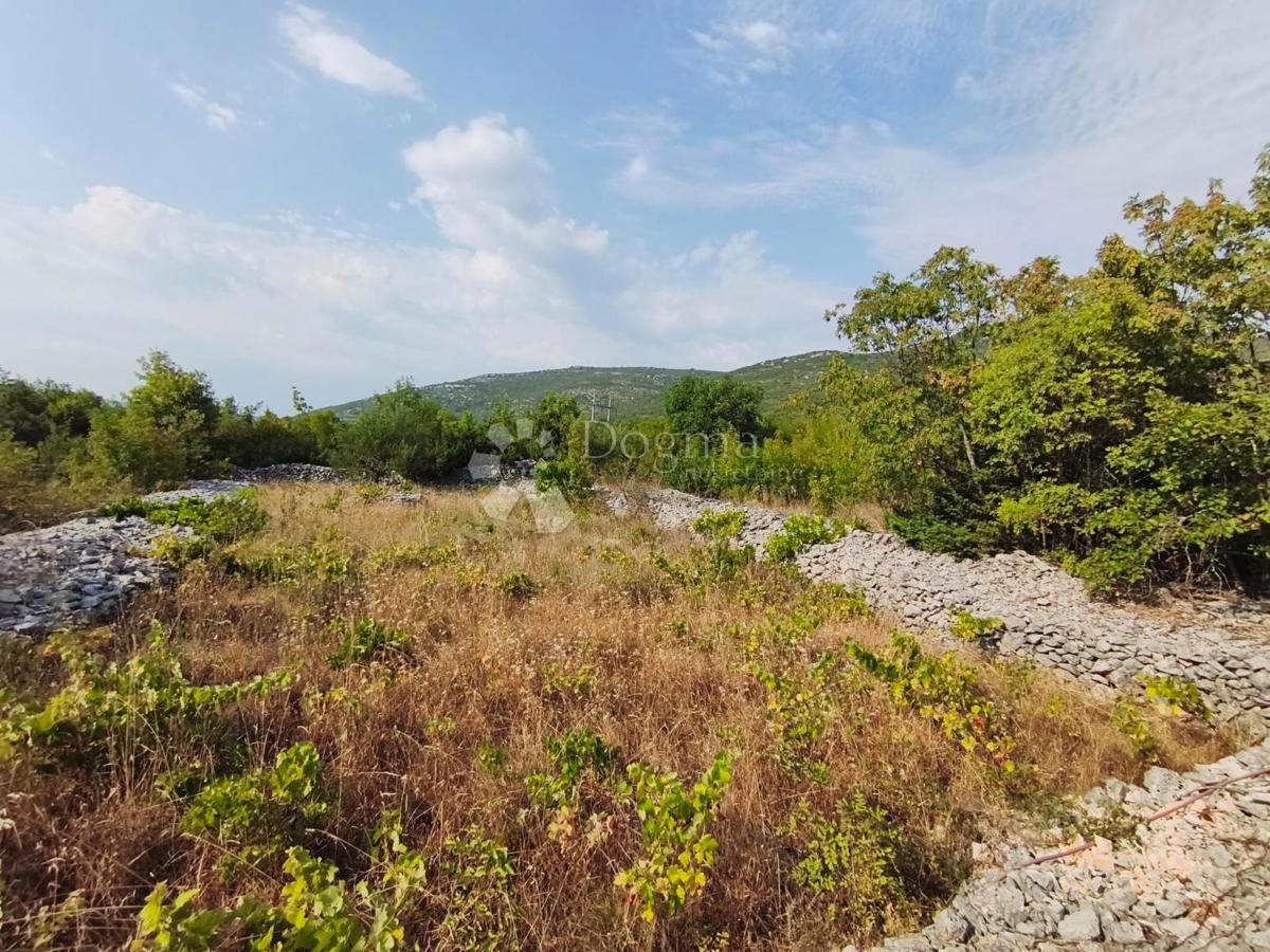 Zazidljivo zemljišče Seget Gornji, Seget, 2.474m2