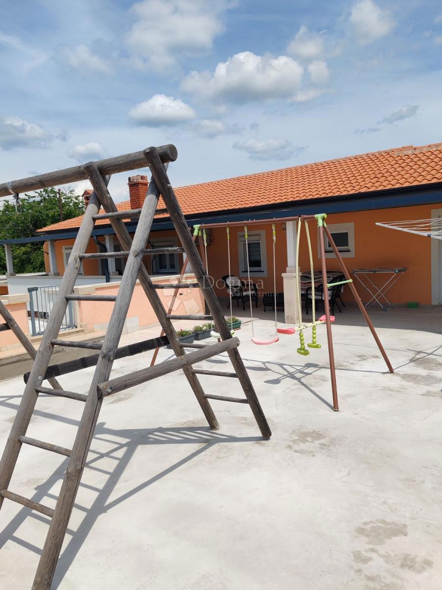 Hiša Tinjan, 332m2