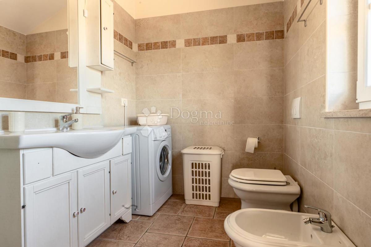 Hiša Dobrinj, 180m2