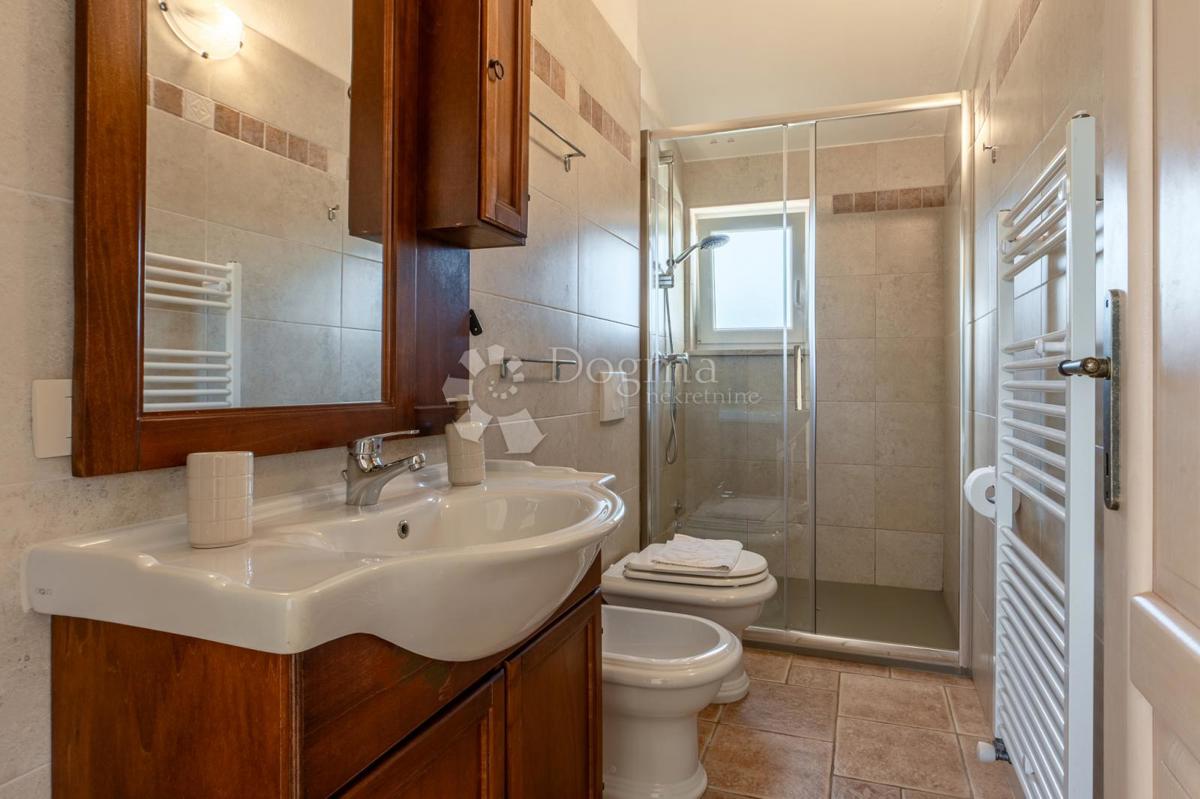 Hiša Dobrinj, 180m2