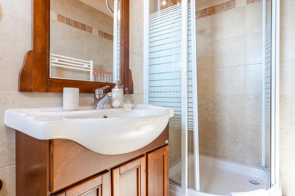 Hiša Dobrinj, 180m2