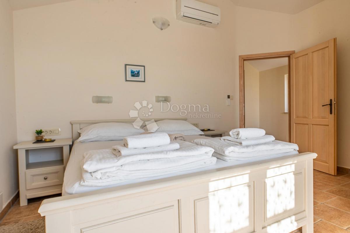 Hiša Dobrinj, 180m2