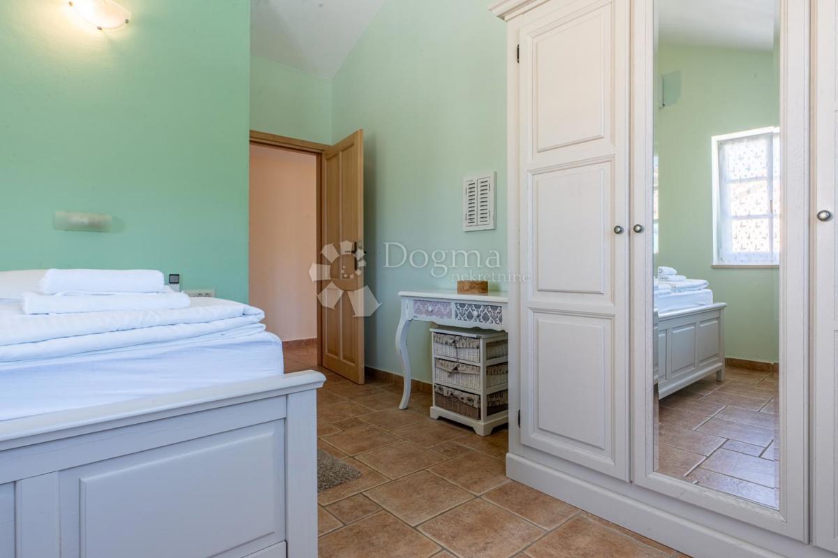 Hiša Dobrinj, 180m2