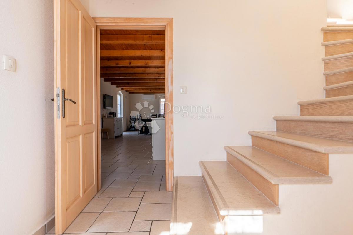 Hiša Dobrinj, 180m2