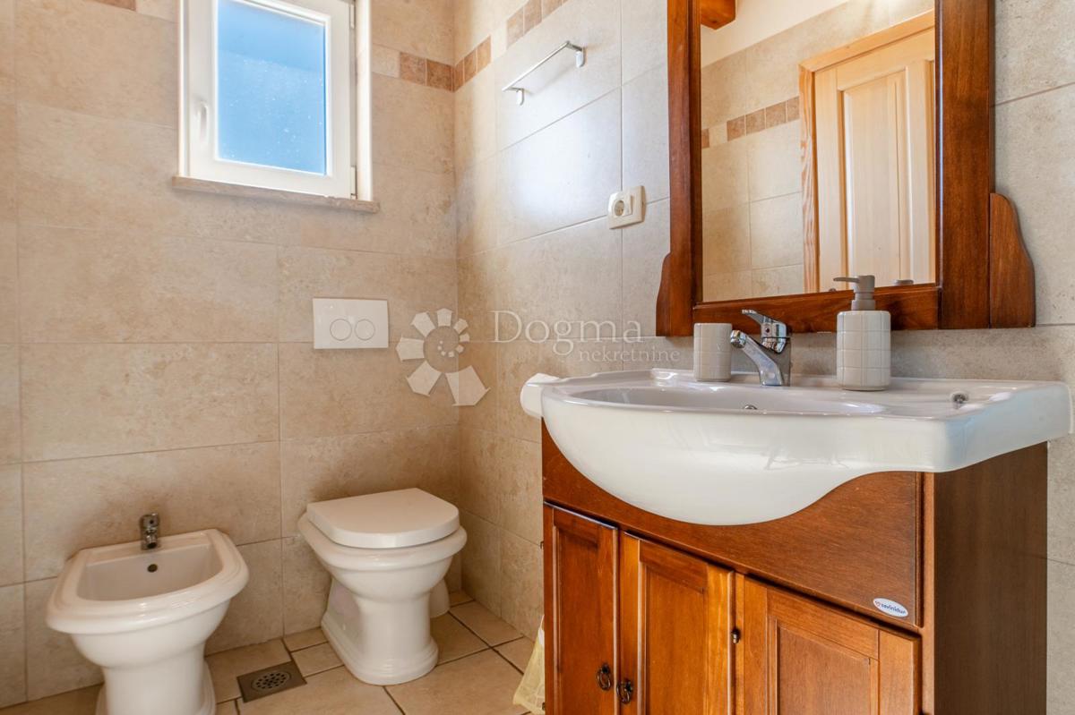 Hiša Dobrinj, 180m2