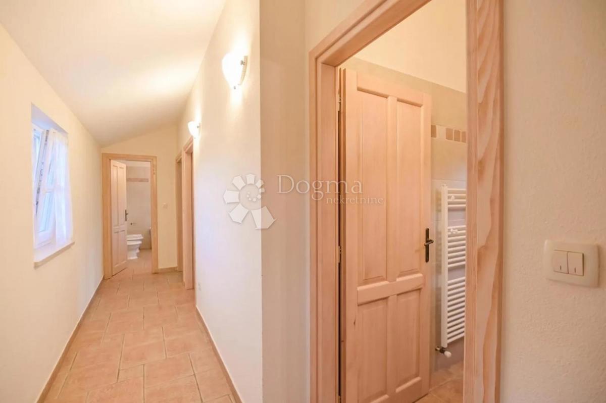 Hiša Dobrinj, 180m2