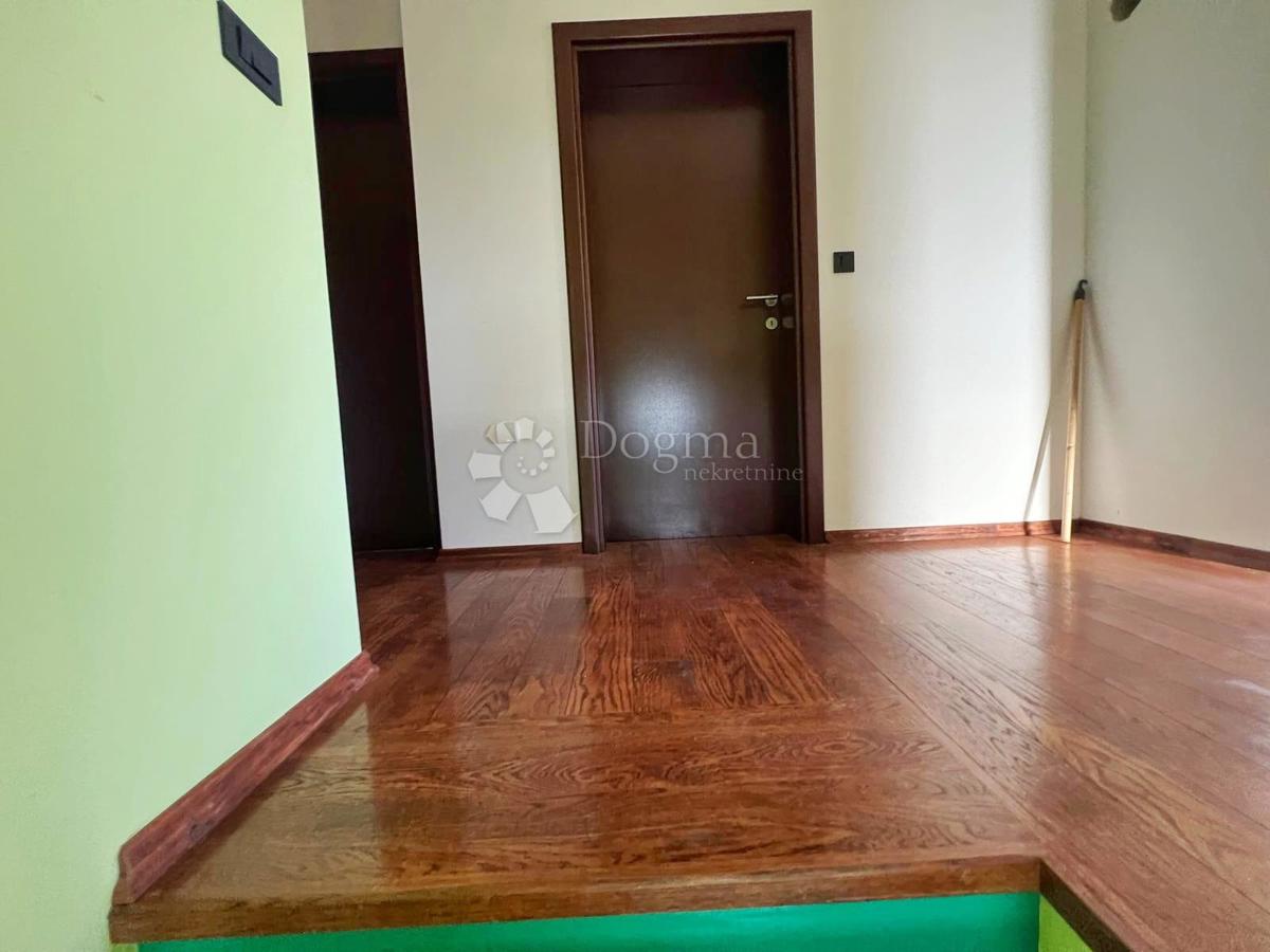 Hiša Kloštar Ivanić, 350m2