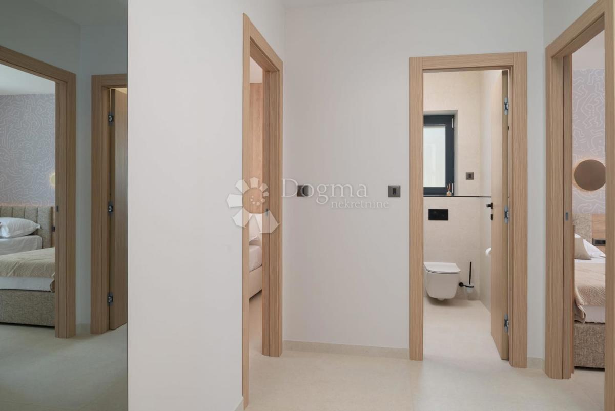 Hiša Podstrana, 243,70m2