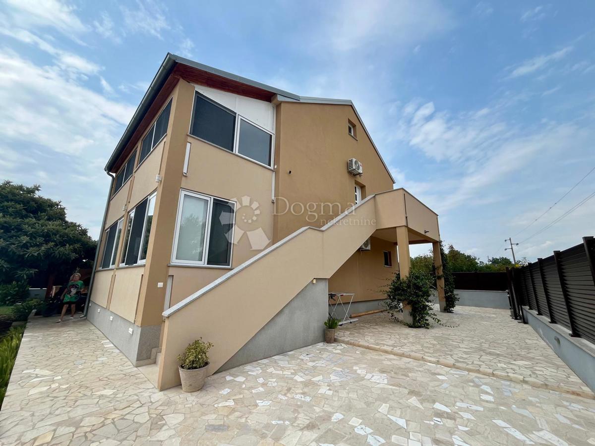 Hiša Biograd na Moru, 210m2