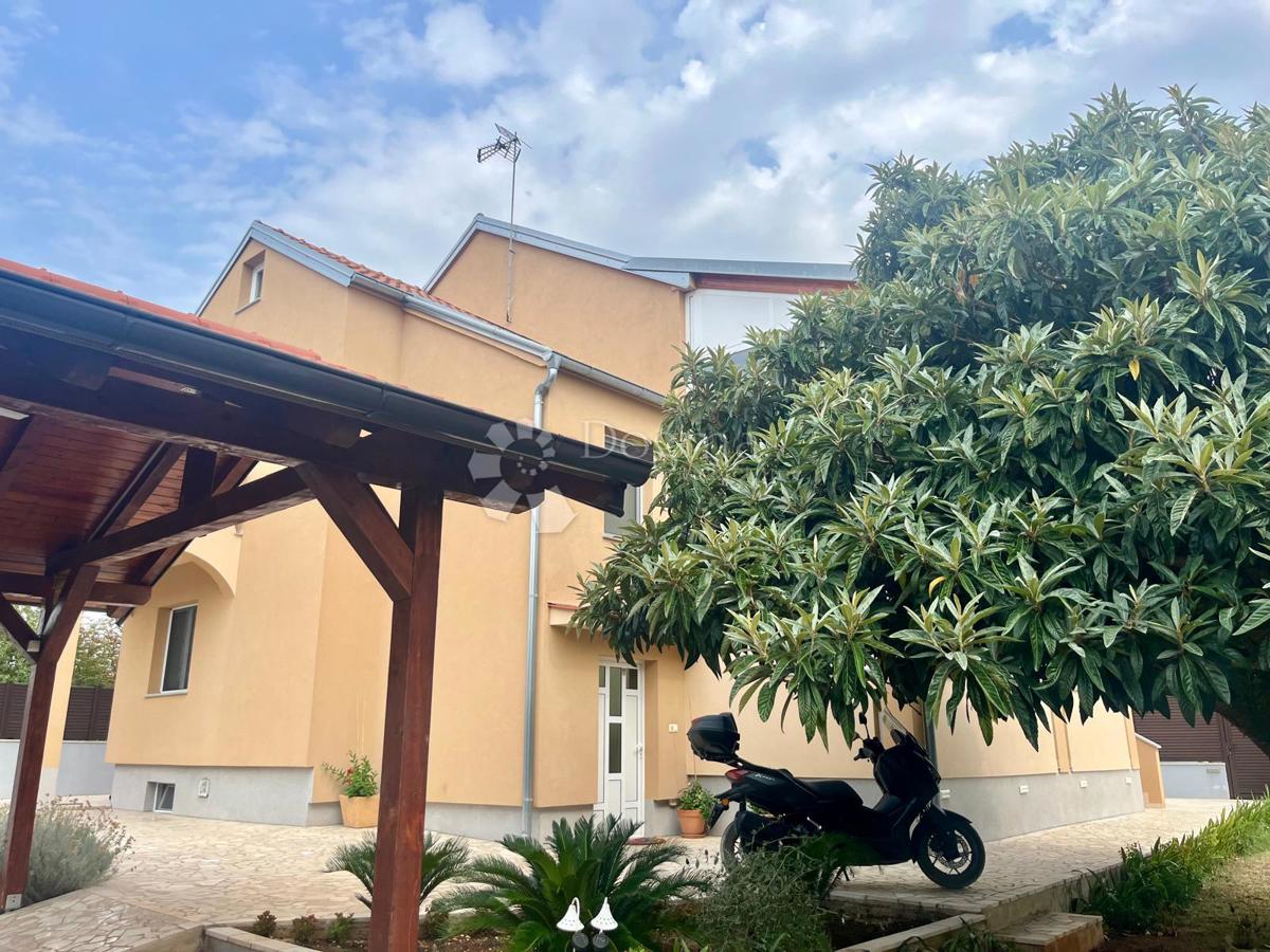 Hiša Biograd na Moru, 210m2