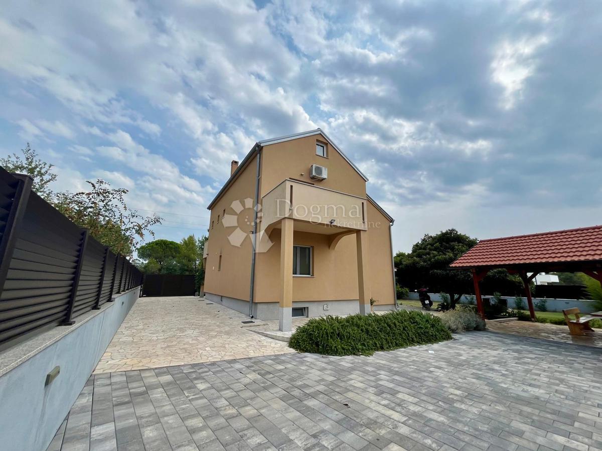 Hiša Biograd na Moru, 210m2